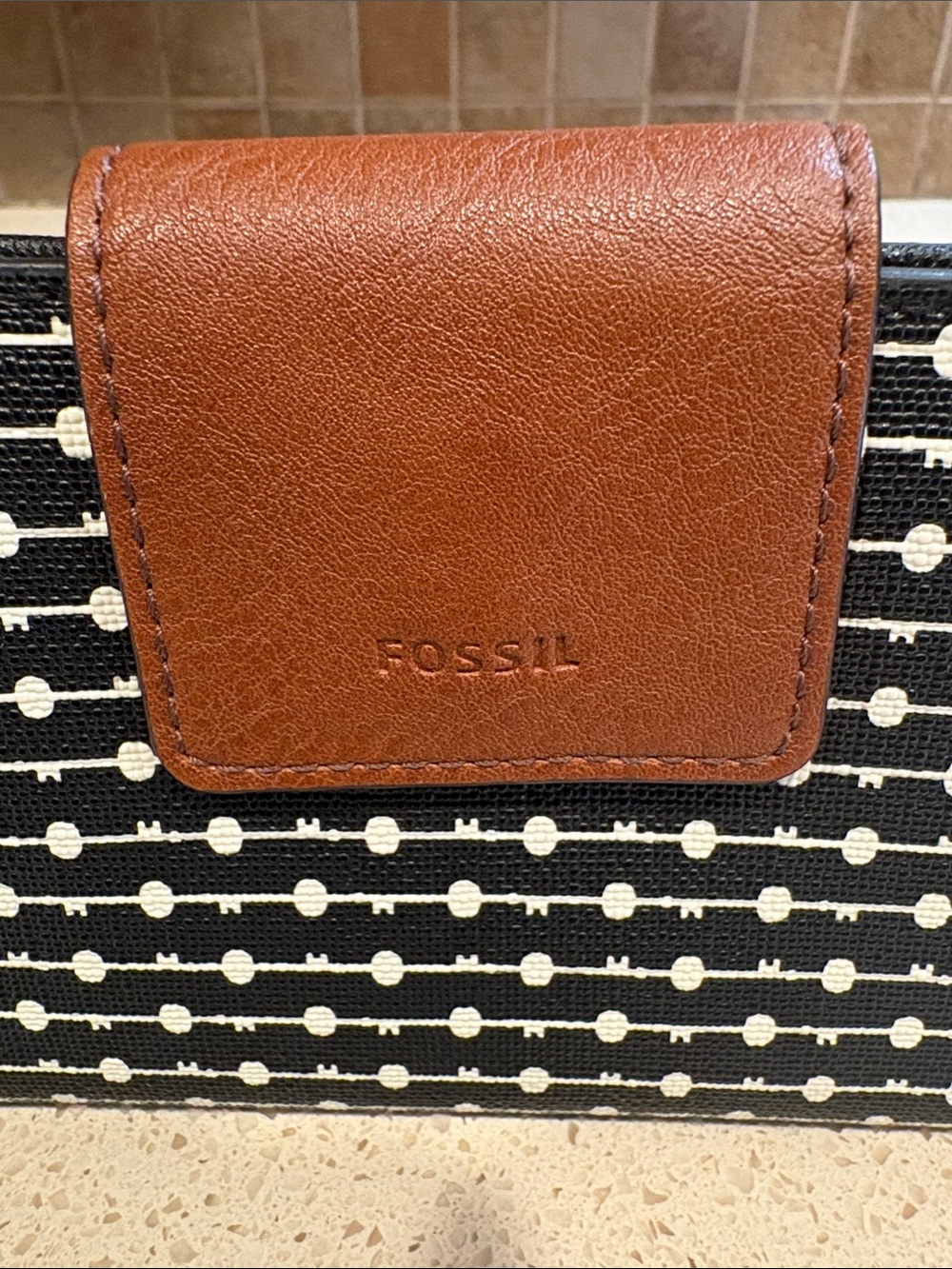 Fossil Vintage Black & White Saffiano Leather Wallet EUC - Picture 2 of 6